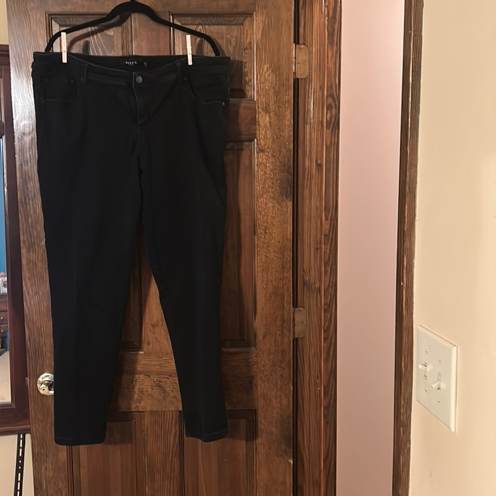 Torrid size 22 black regular denim . Great condition.
